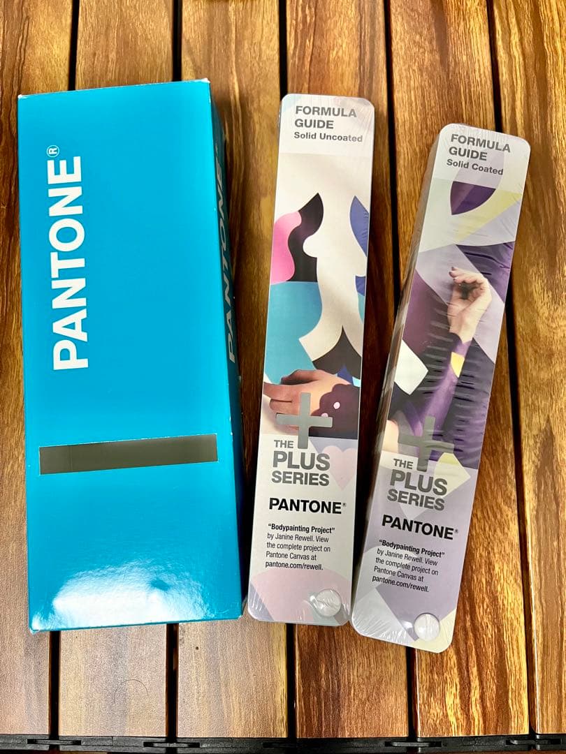 PANTONE THE PLUS SERIES カラーガイドセット