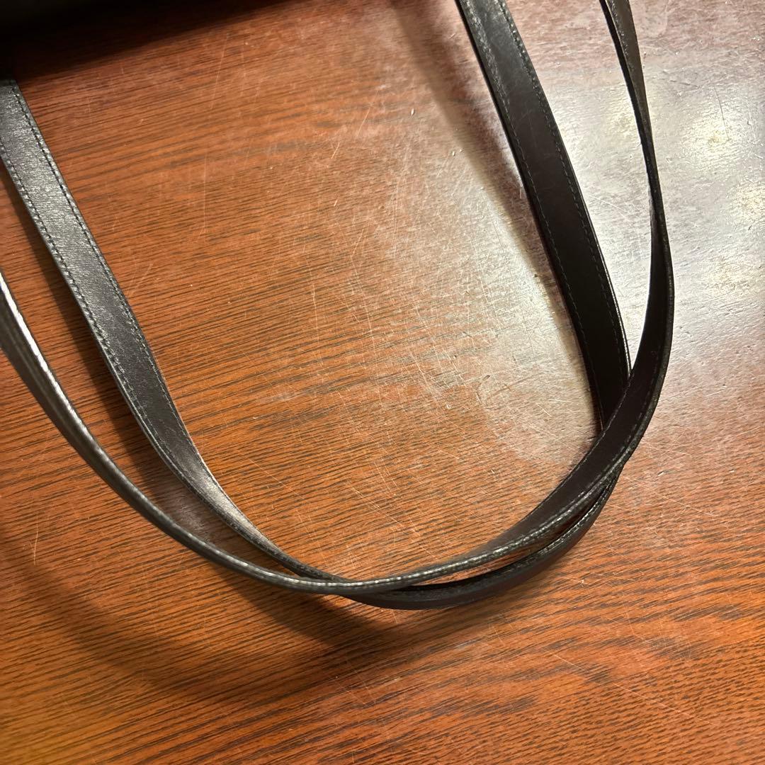 週末セール‼️フェラガモ ヴァラ　ショルダーバッグ　黒　大容量