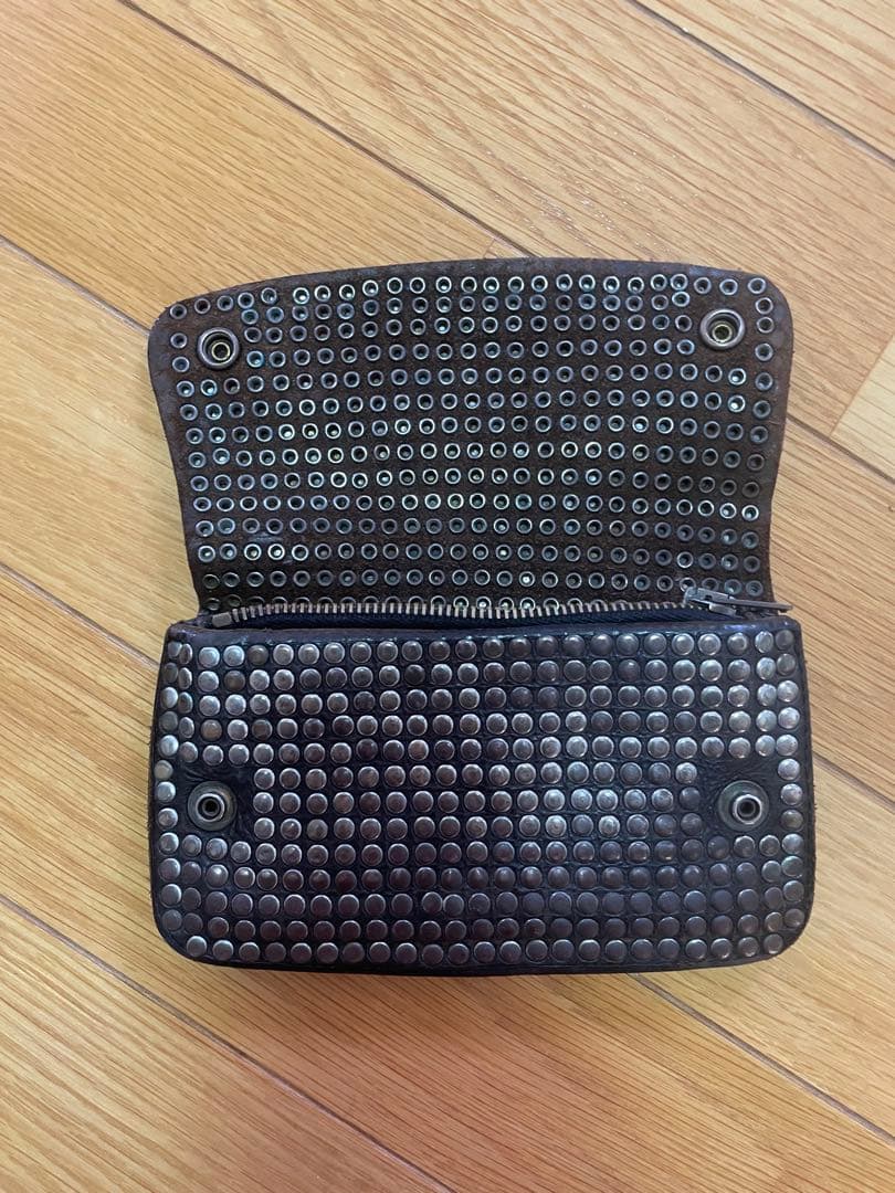 HTC ウォレットチェーン付き　スタッズ　長財布