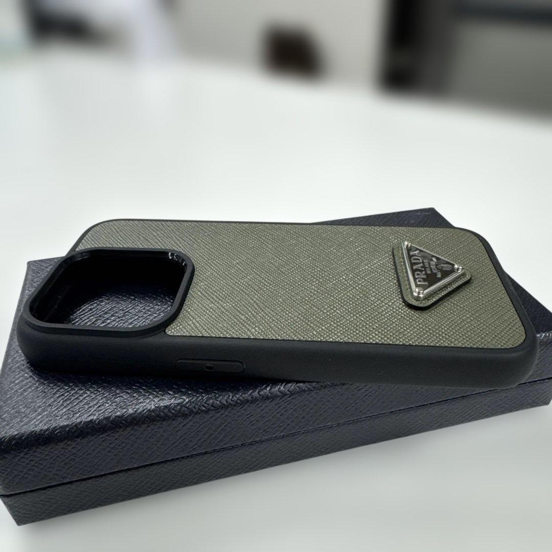 PRADA iPhone15Pro ケース　ダークグリーン