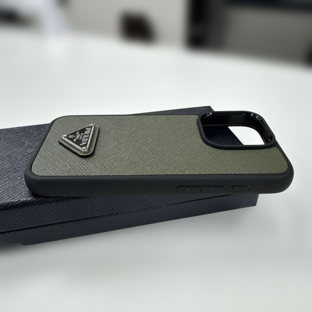 PRADA iPhone15Pro ケース　ダークグリーン