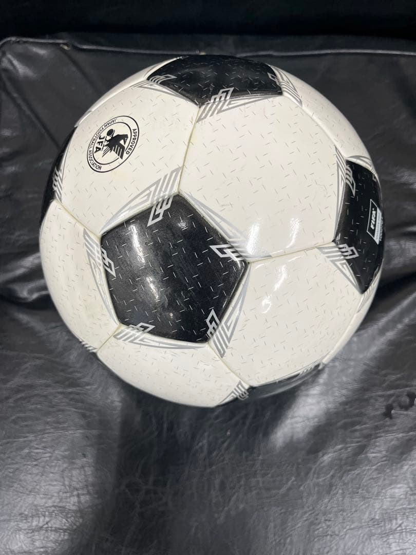 ２球セット　ペレーダ5000 モルテン　芝用