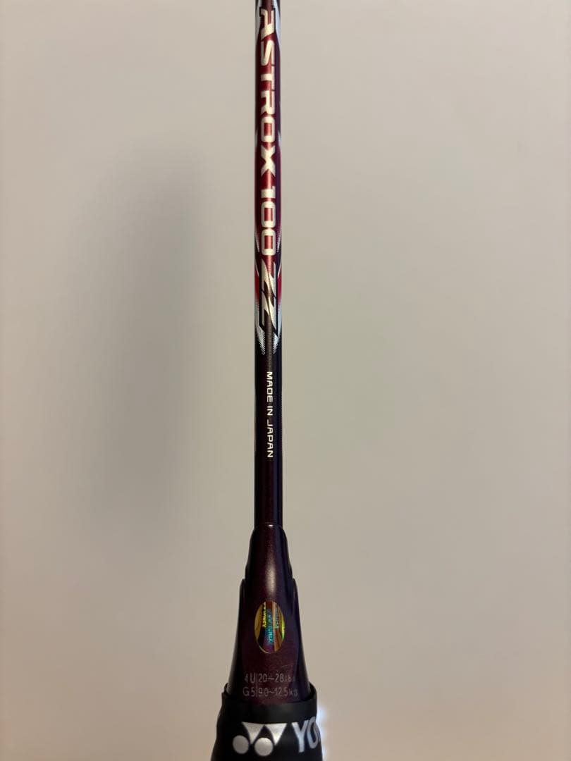 【極美品】YONEX ASTROX100ZZ アストロクス クレナイ4U5