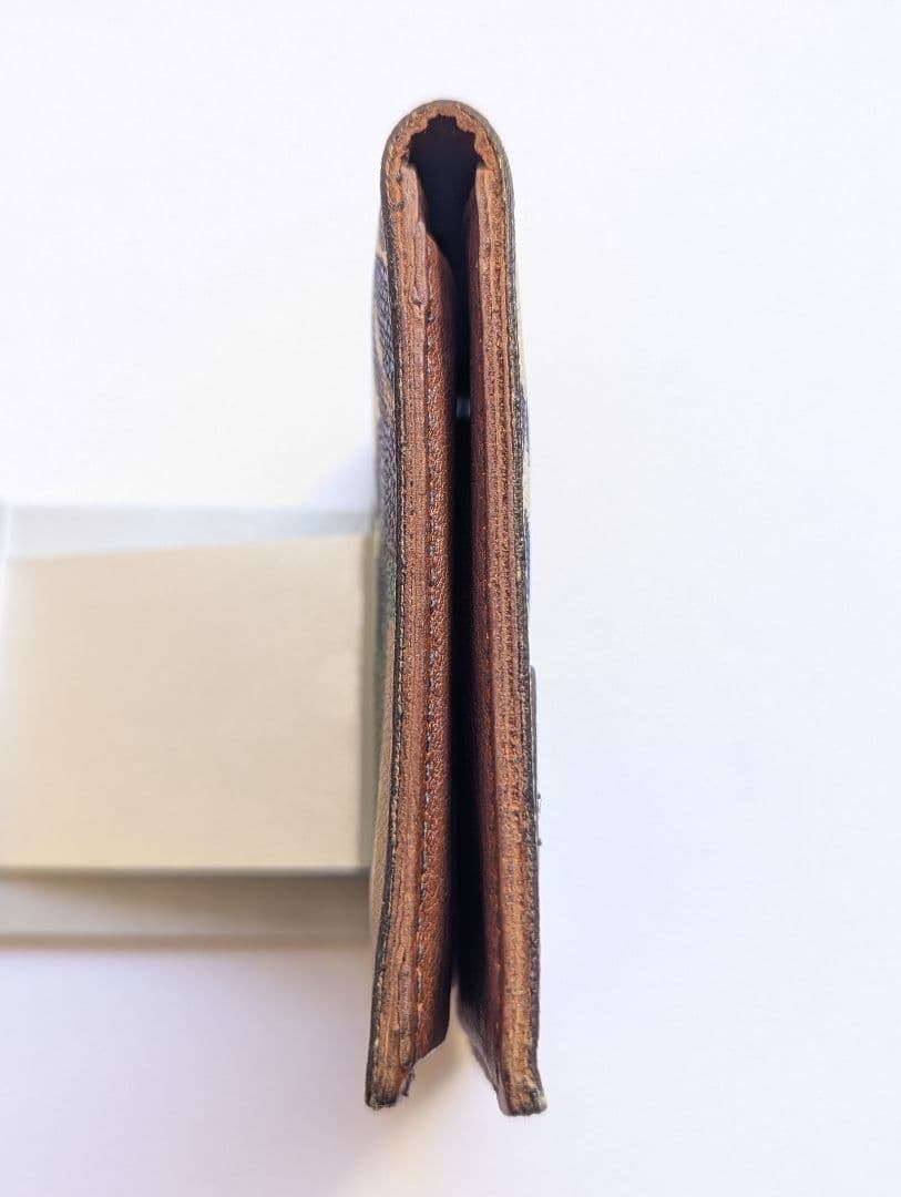 イルビゾンテ 2つ折りコンパクト カモフラ 迷彩 希少 美品 完売品 男女兼用