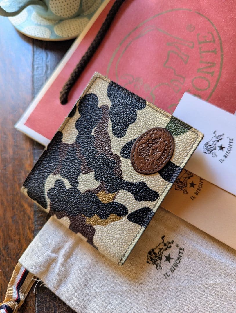 イルビゾンテ 2つ折りコンパクト カモフラ 迷彩 希少 美品 完売品 男女兼用