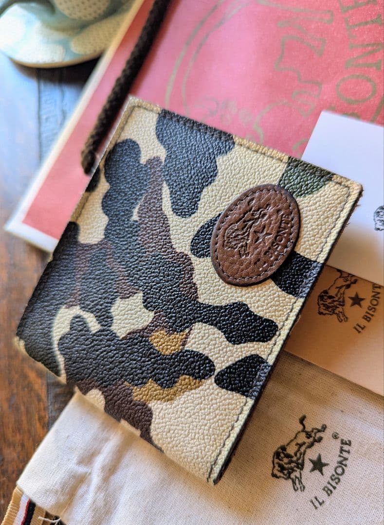 イルビゾンテ 2つ折りコンパクト カモフラ 迷彩 希少 美品 完売品 男女兼用