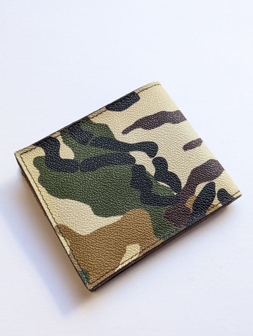イルビゾンテ 2つ折りコンパクト カモフラ 迷彩 希少 美品 完売品 男女兼用