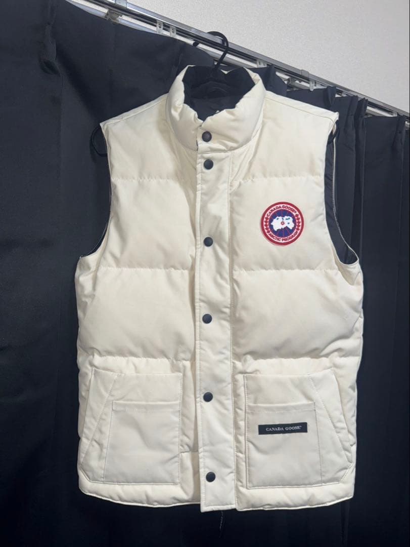 カナダグース　ダウンベスト ホワイト1回着用のみ