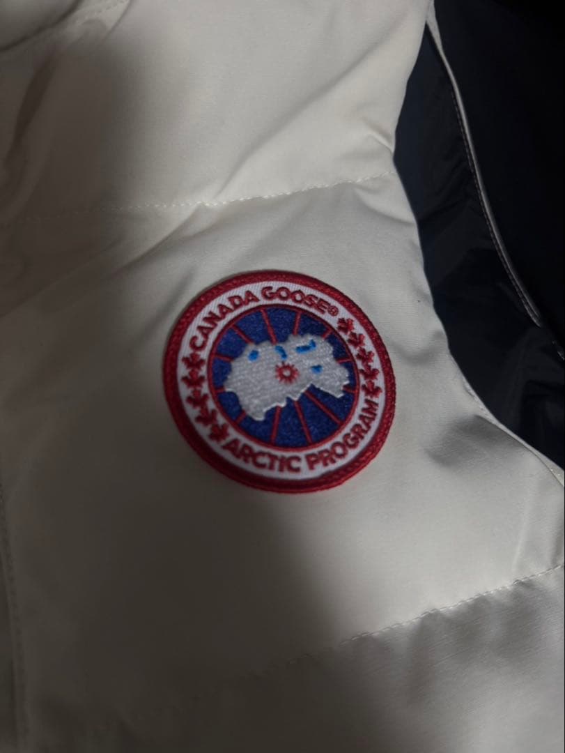 カナダグース　ダウンベスト ホワイト1回着用のみ