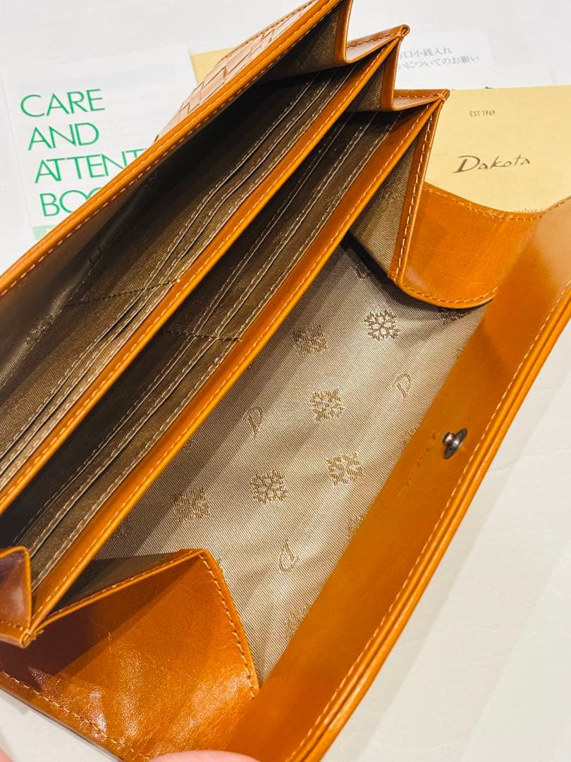 新品　ダコタ　アロマティコ　被せ　長財布　本革　22000円