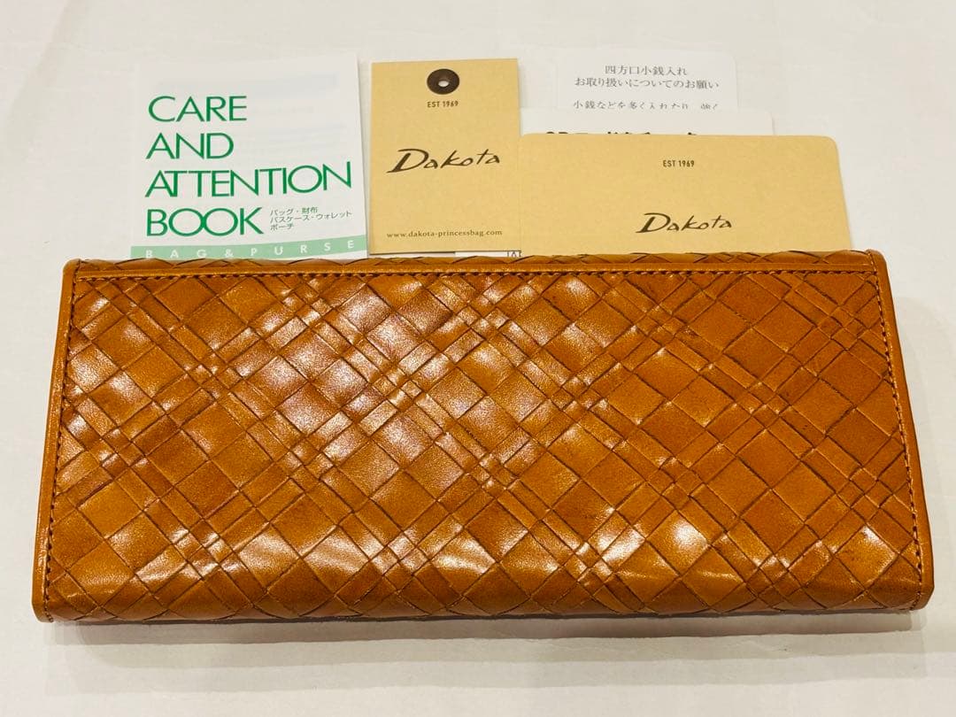 新品　ダコタ　アロマティコ　被せ　長財布　本革　22000円