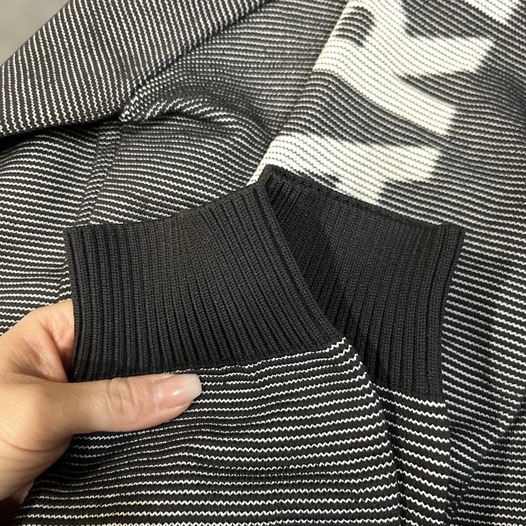 と*つ様 マークアンドロナ　シミあり