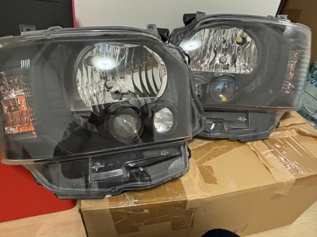 200系ハイエース　ヘッドライト　インナーブラック