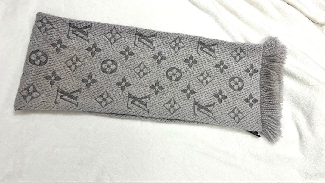 LOUIS VUITTON マフラー　グレー