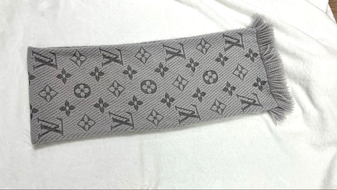 LOUIS VUITTON マフラー　グレー