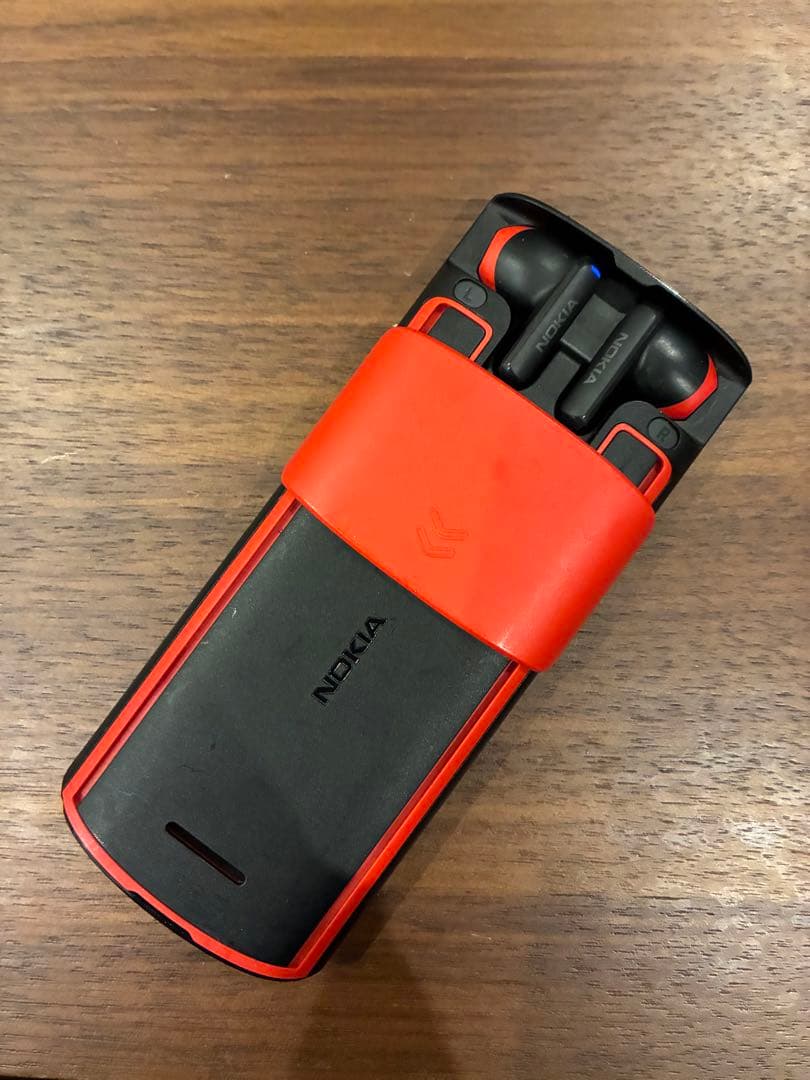 携帯電話本体 Nokia 5710 XpressAudio