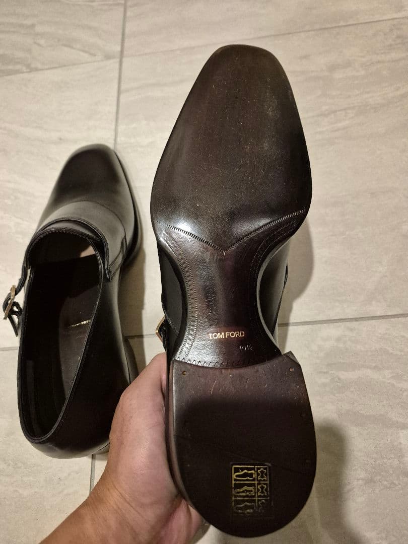 TOM FORD ブラック ドレスシューズ バックル付き