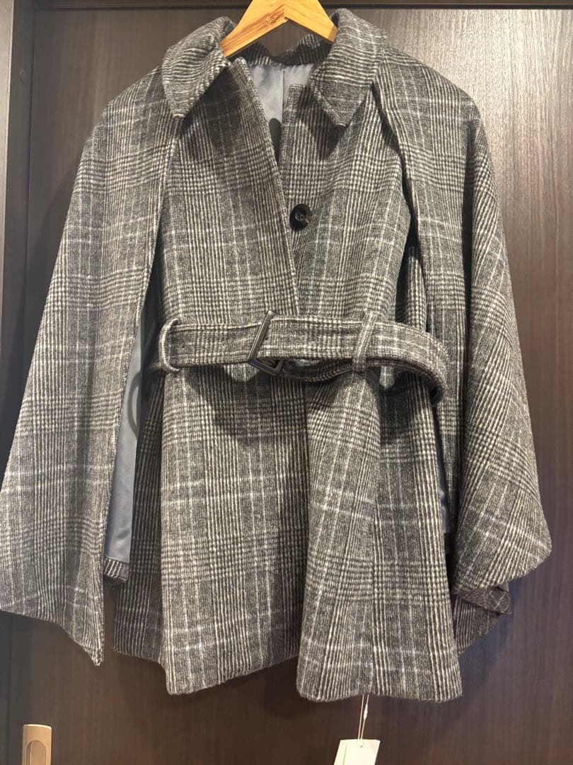 新品未使用　リリーブラウン　ポンチョコート