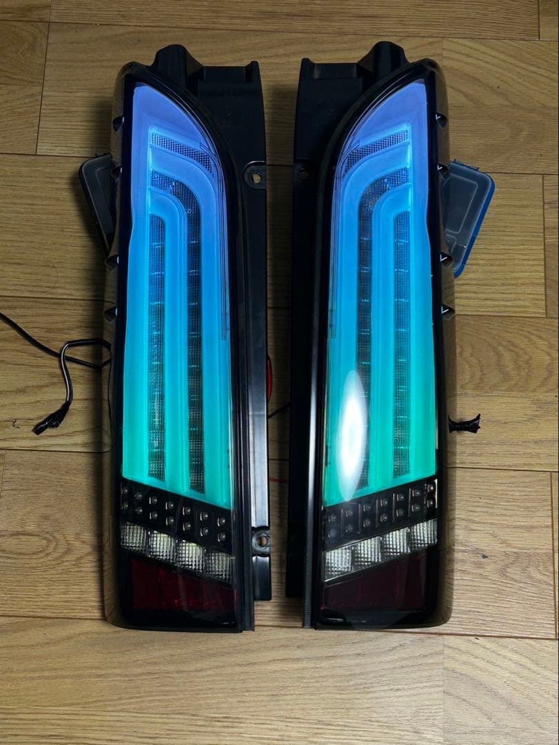 ハイエース　テールランプ　valenti スモーク