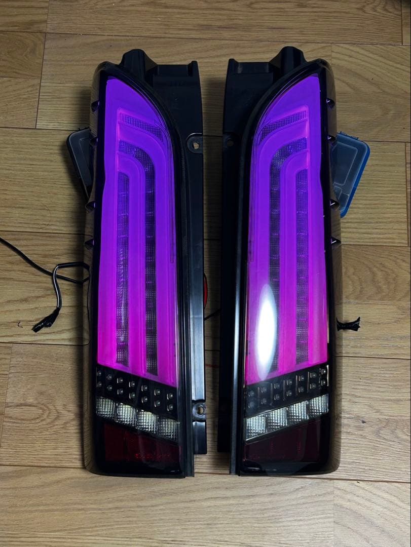 ハイエース　テールランプ　valenti スモーク