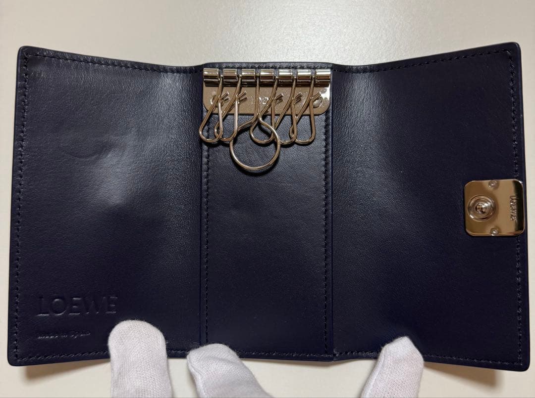 LOEWE ネイビー レザー キーケース