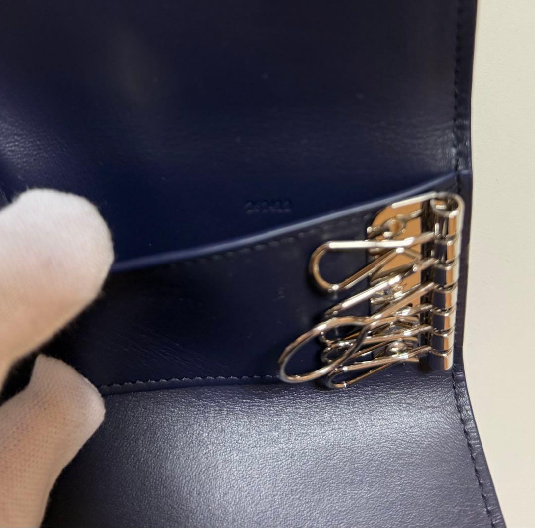 LOEWE ネイビー レザー キーケース