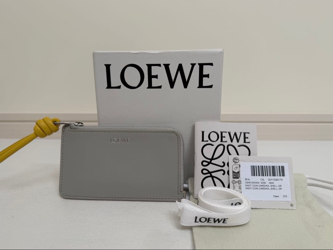 【ロエベ】ノット カードホルダー（シャイニーナパカーフ）　グレー
