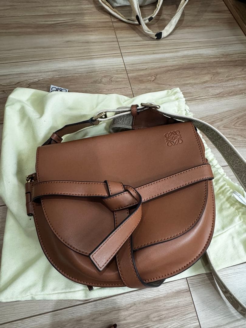 LOEWE ブラウン ショルダーバッグ