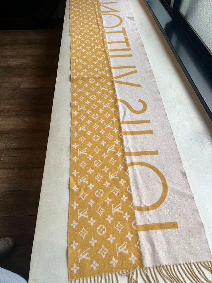 【極美品】LOUIS VUITTON ロゴ入りマフラー イエローカシミヤ100%