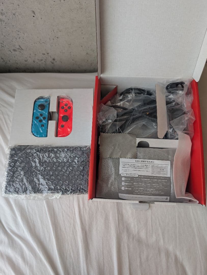 ［付属品全てあり]Nintendo Switch 本体　2023年製