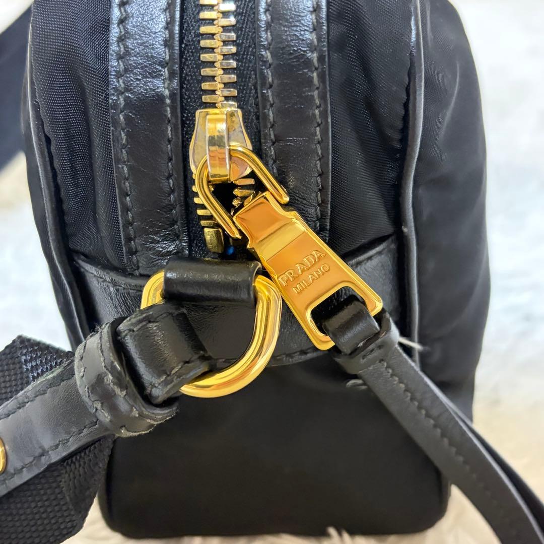 美品　プラダ　ナイロン　カメラバッグ　ショルダーバッグ　ブラック　1BH089