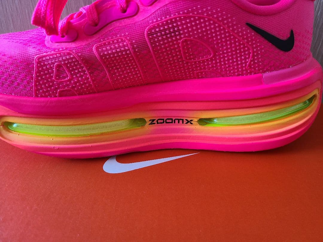 【新品未使用黒タグ箱付】NIKE ナイキ ボメロプレミアム VOMERO