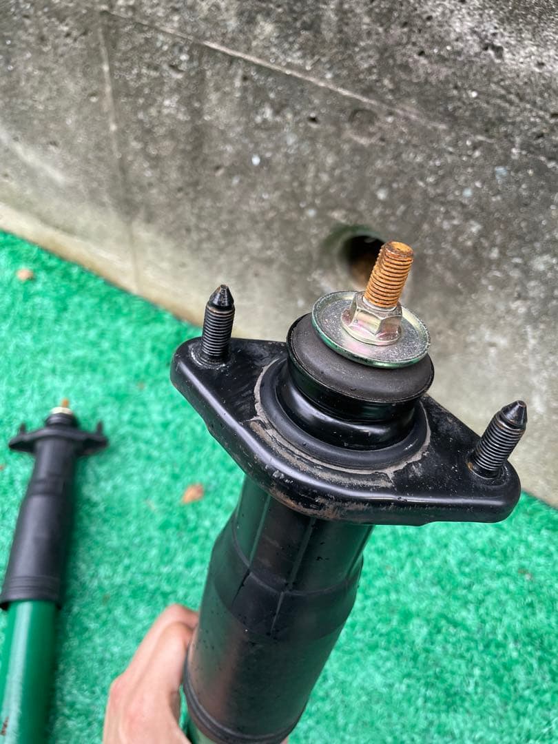 rf1 リアショック