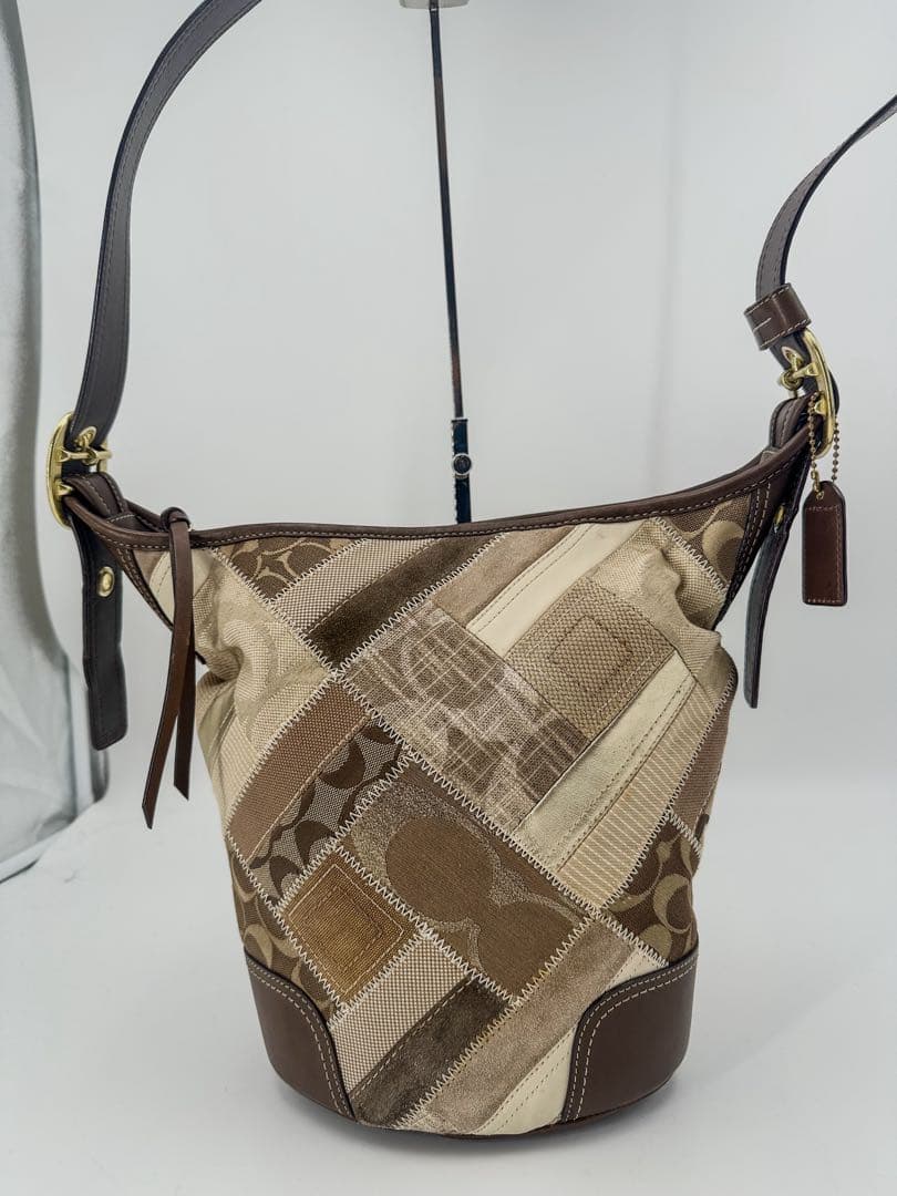 コーチ　パッチワーク　ショルダーバッグ　バケツ型　シグネチャー　ベージュ