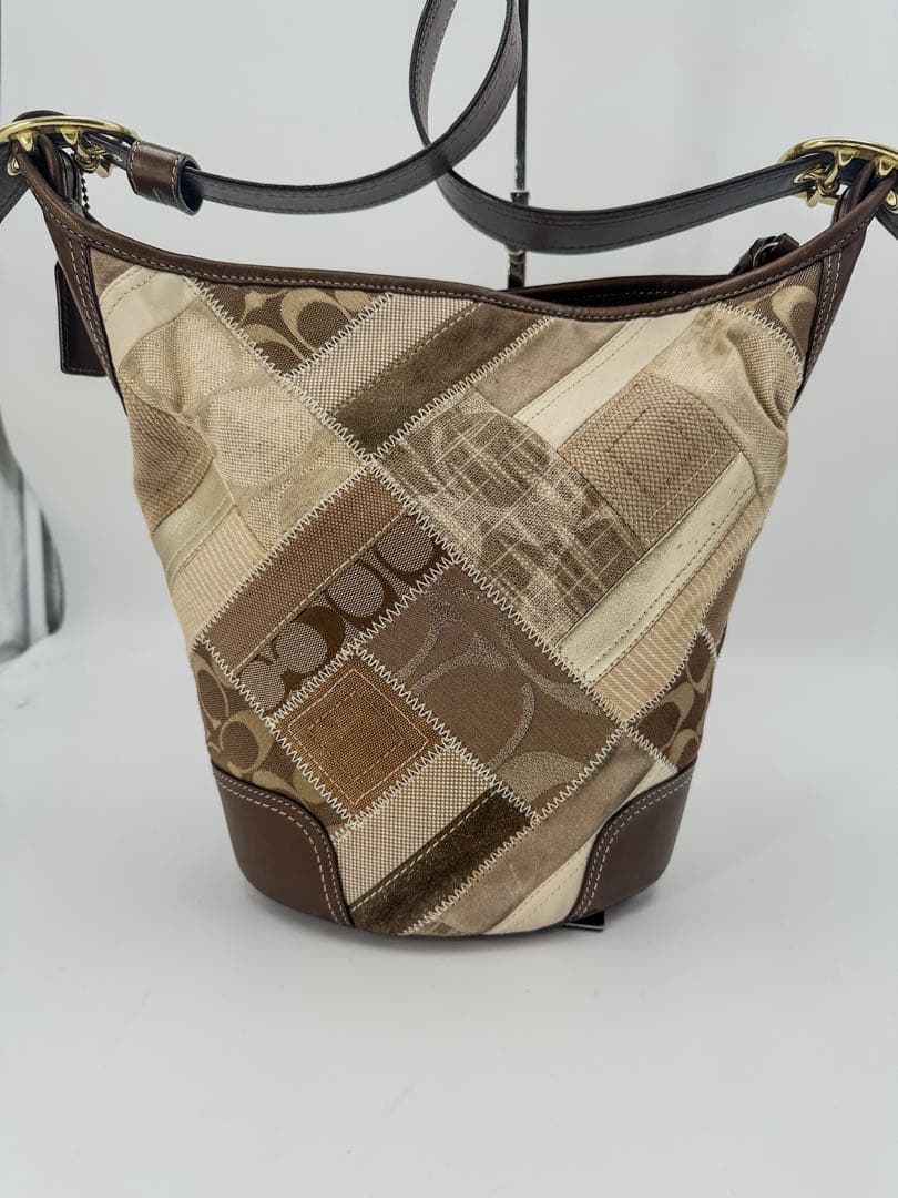 コーチ　パッチワーク　ショルダーバッグ　バケツ型　シグネチャー　ベージュ