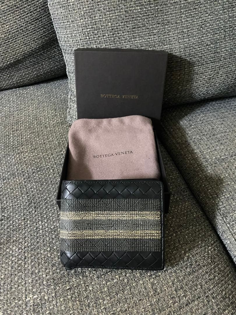 ボッテガヴェネタ二つ折り財布　美品 国内正規品 イントレチャート