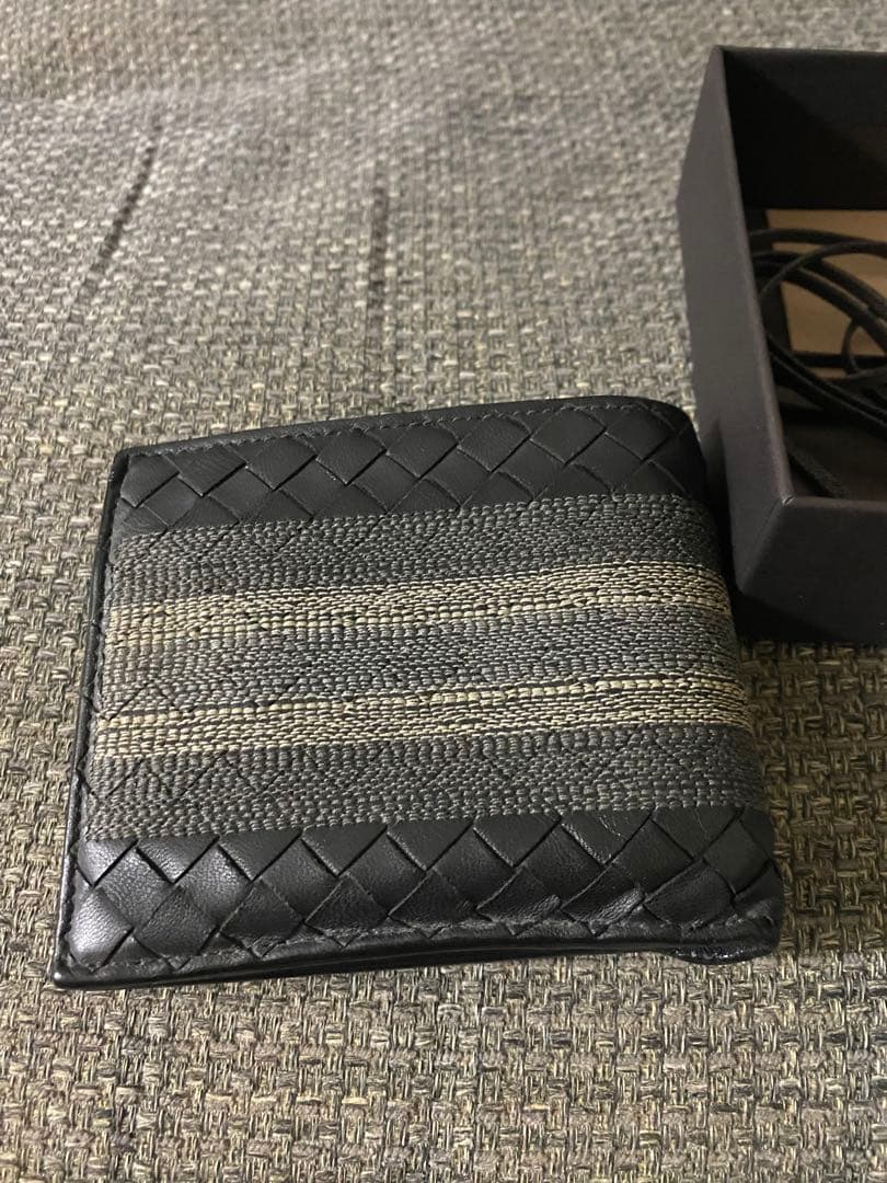 ボッテガヴェネタ二つ折り財布　美品 国内正規品 イントレチャート