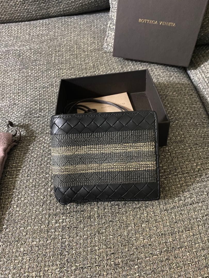 ボッテガヴェネタ二つ折り財布　美品 国内正規品 イントレチャート