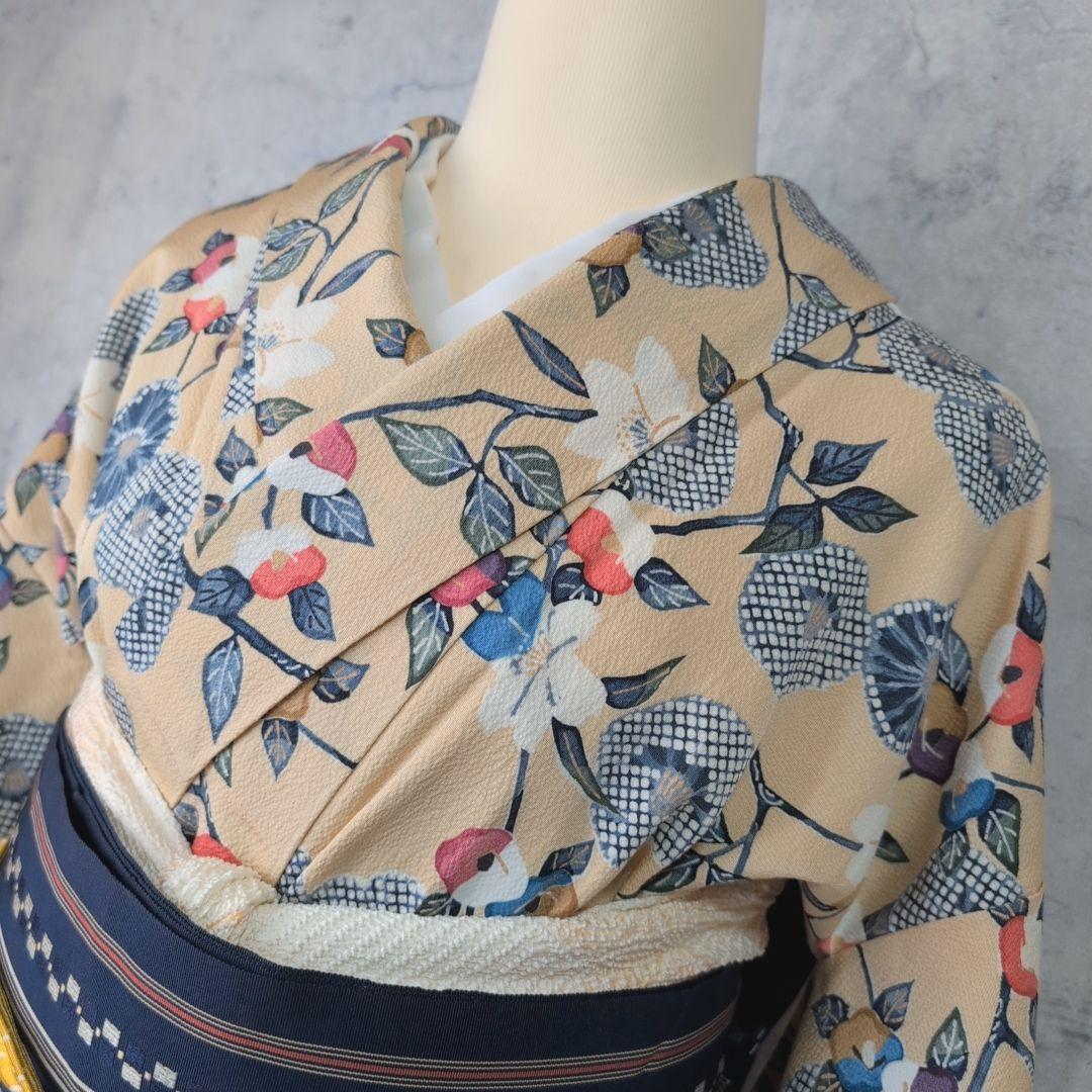 小紋単品　着物　正絹　椿　花柄　黄ベージュ地　可愛　着物美品　D2