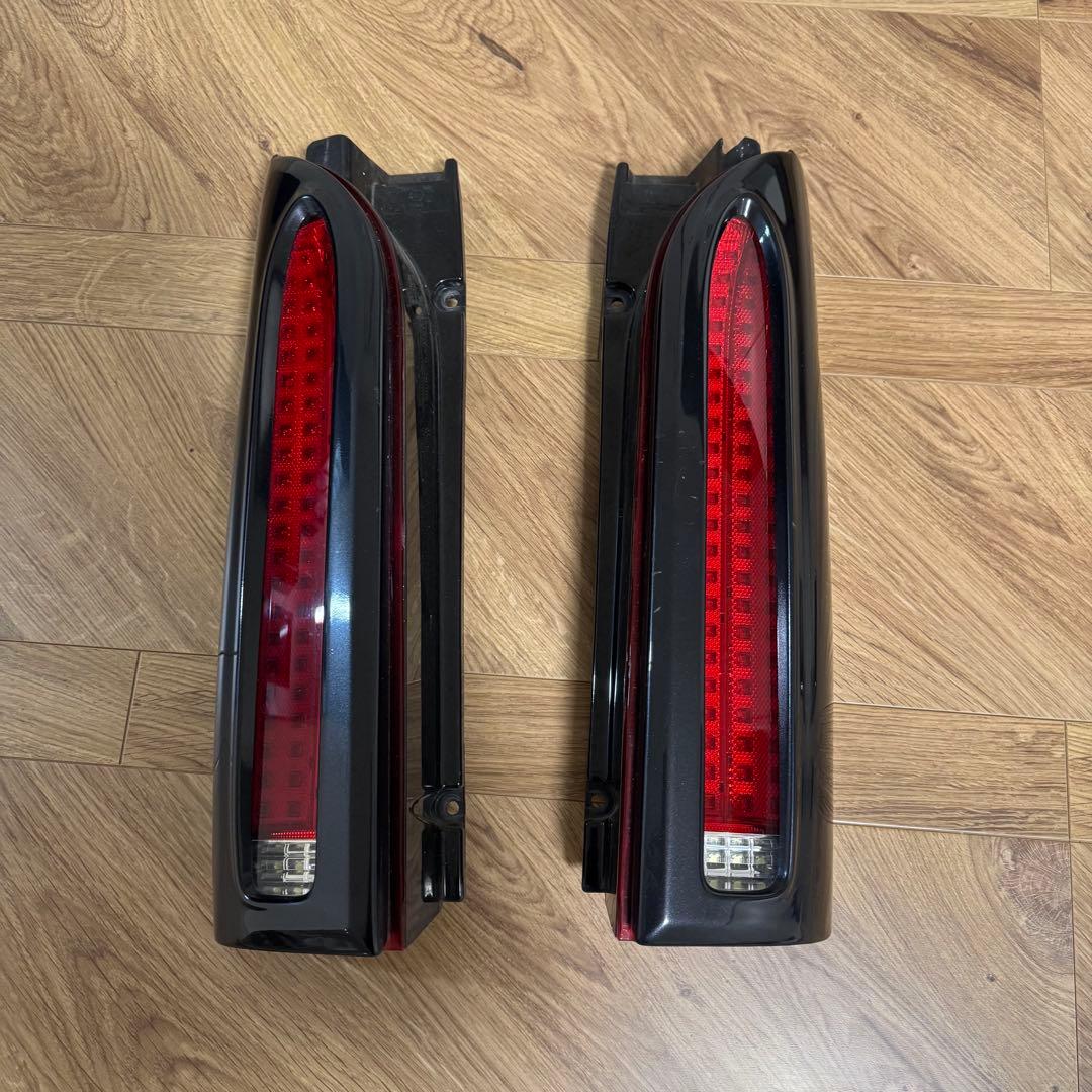 200系ハイエース ステラVテール　テールカバー　セット