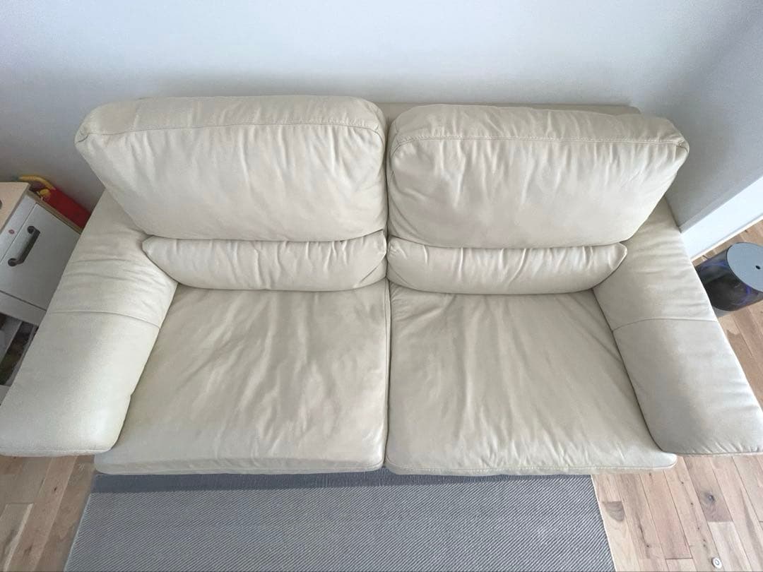 【送料無料】ACTUSアクタス　クリーム色レザー3人掛けソファ