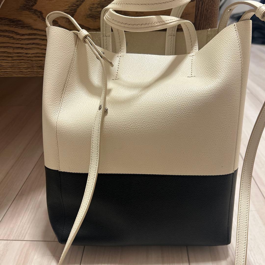 最終値下げ　美品　CELINE レザーショルダーバッグ ホワイト/ブラック　カバ