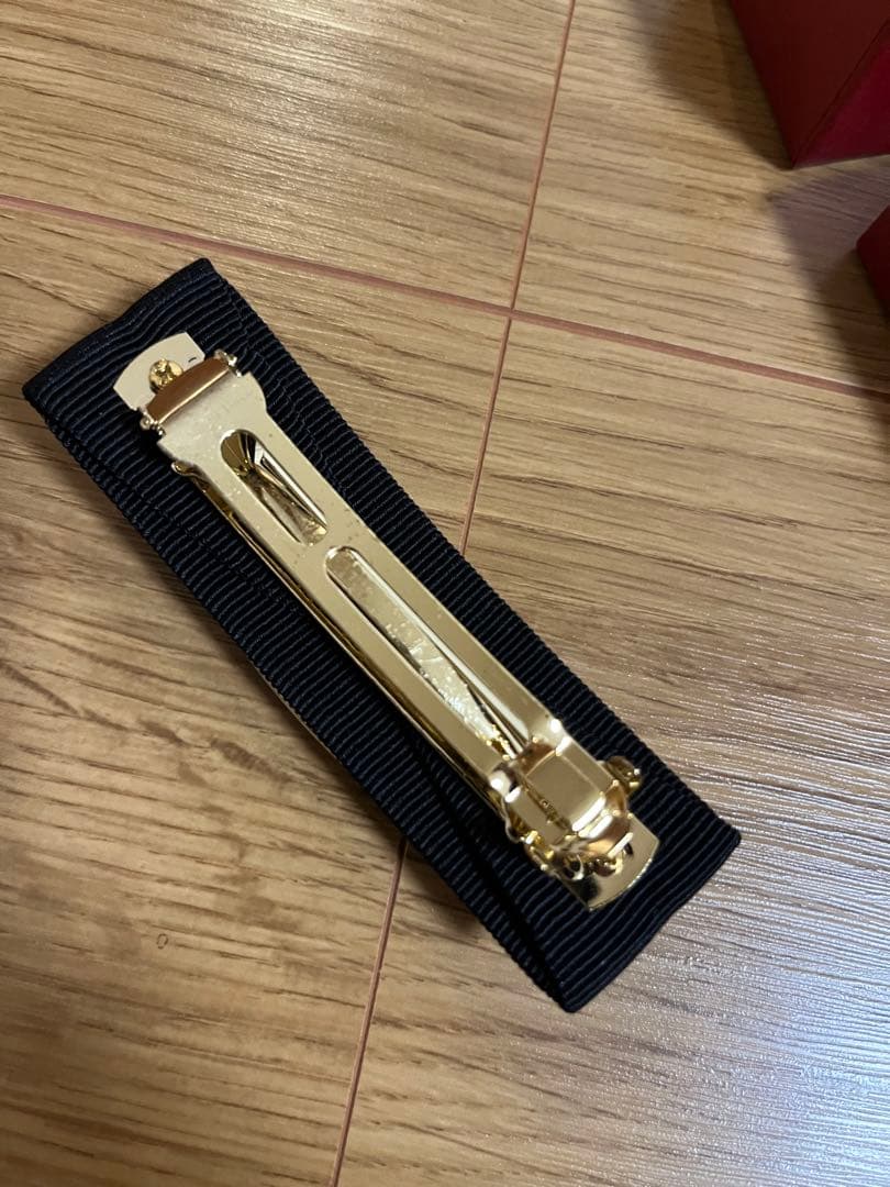 フェラガモ　バレッタ　黒　リボン　ゴールド