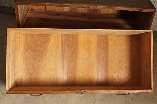 古い木製の引き出し2段　チェスト　桐箪笥