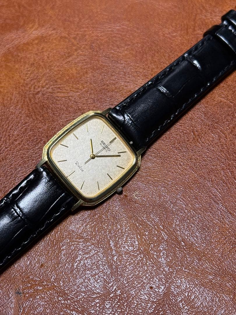 A93 希少 稼動品 SEIKO DOLCE スクエア型　80年代