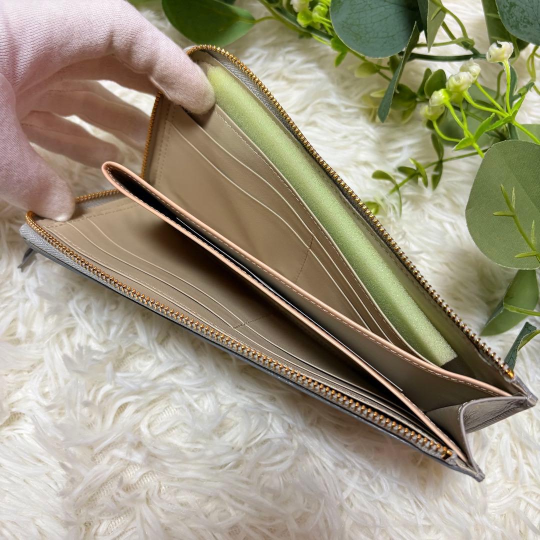 新品未使用★北欧暮らしの道具店「スリムに見えて収納上手」L字ファスナーの長財布