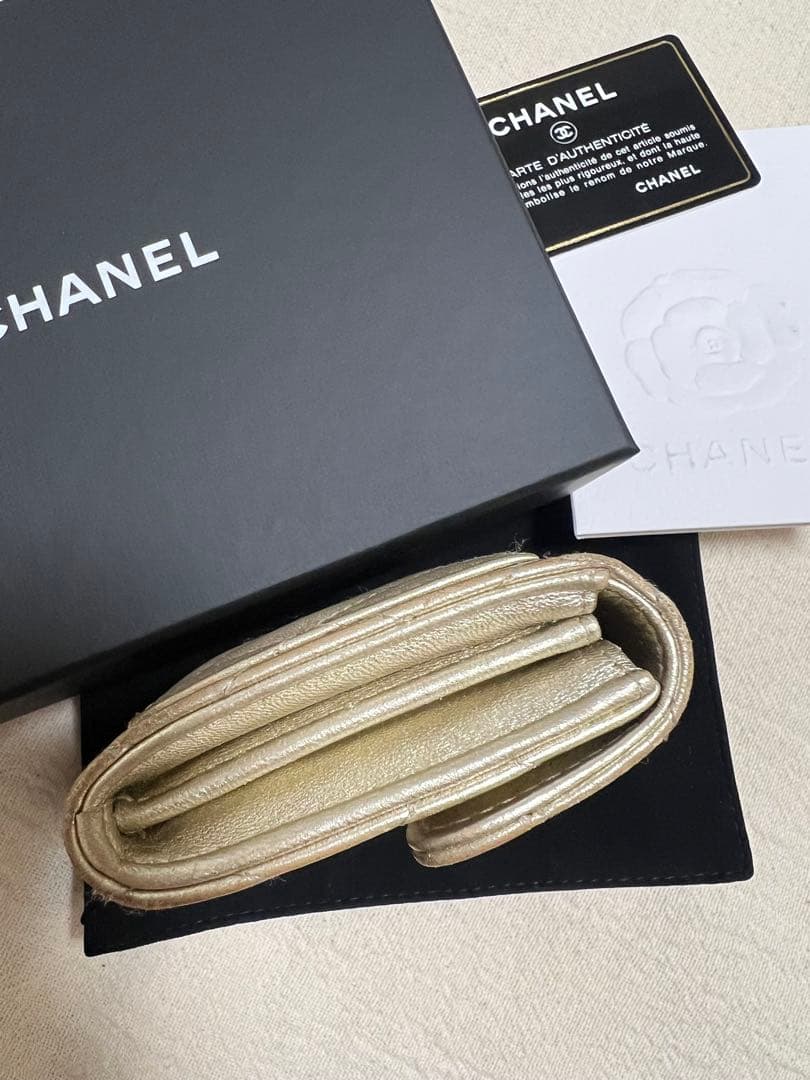 シャネル　マトラッセ　ケース　ミニウォレット　ゴールド