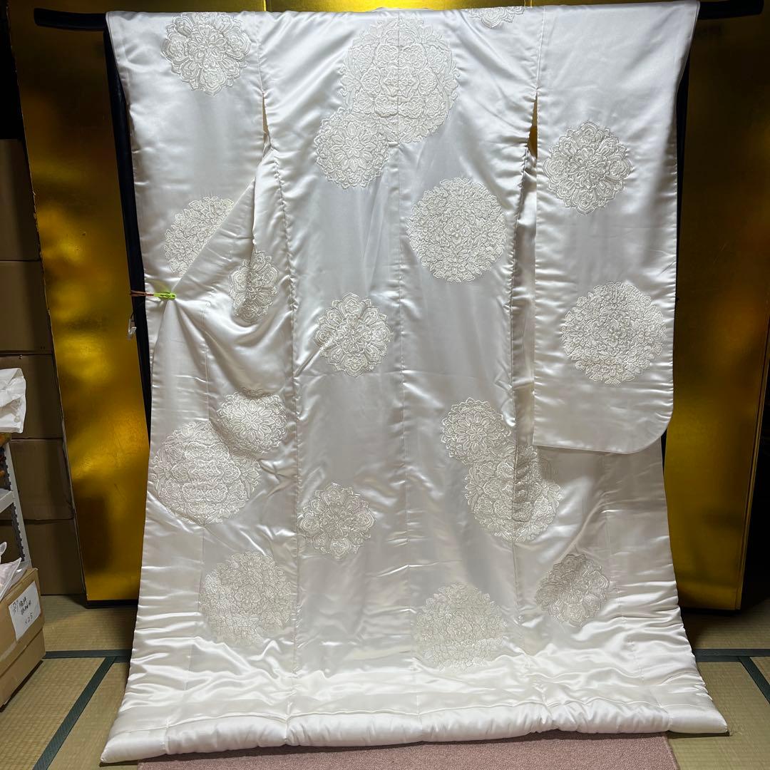 ☆☆年末特別お値引き☆☆打掛　白無垢　華紋刺繍