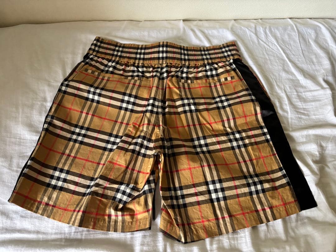 美品　BURBERRY ショートパンツ　ノバチェックサイドライン　バーバリー