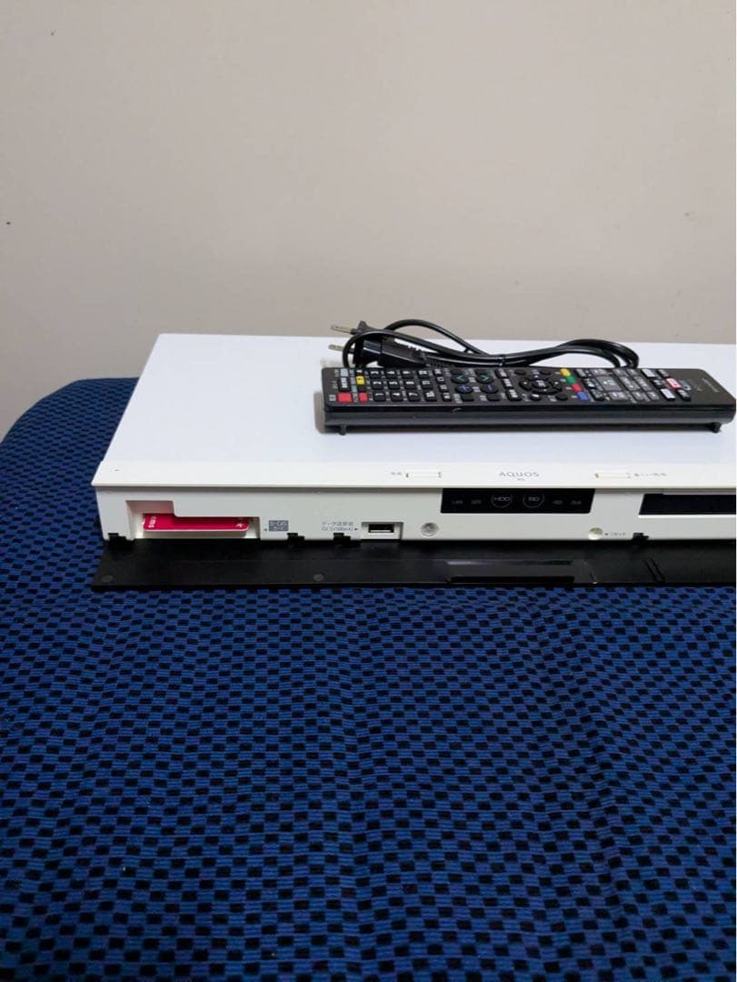 【ラスト値下げ 】SHARP ブルーレイレコーダー リモコン付き　ホワイト